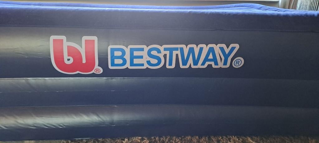 Bestway Luchtbed met ingebouwde pomp, Caravans en Kamperen, Luchtbedden, Zo goed als nieuw, Ingebouwde pomp, Ophalen