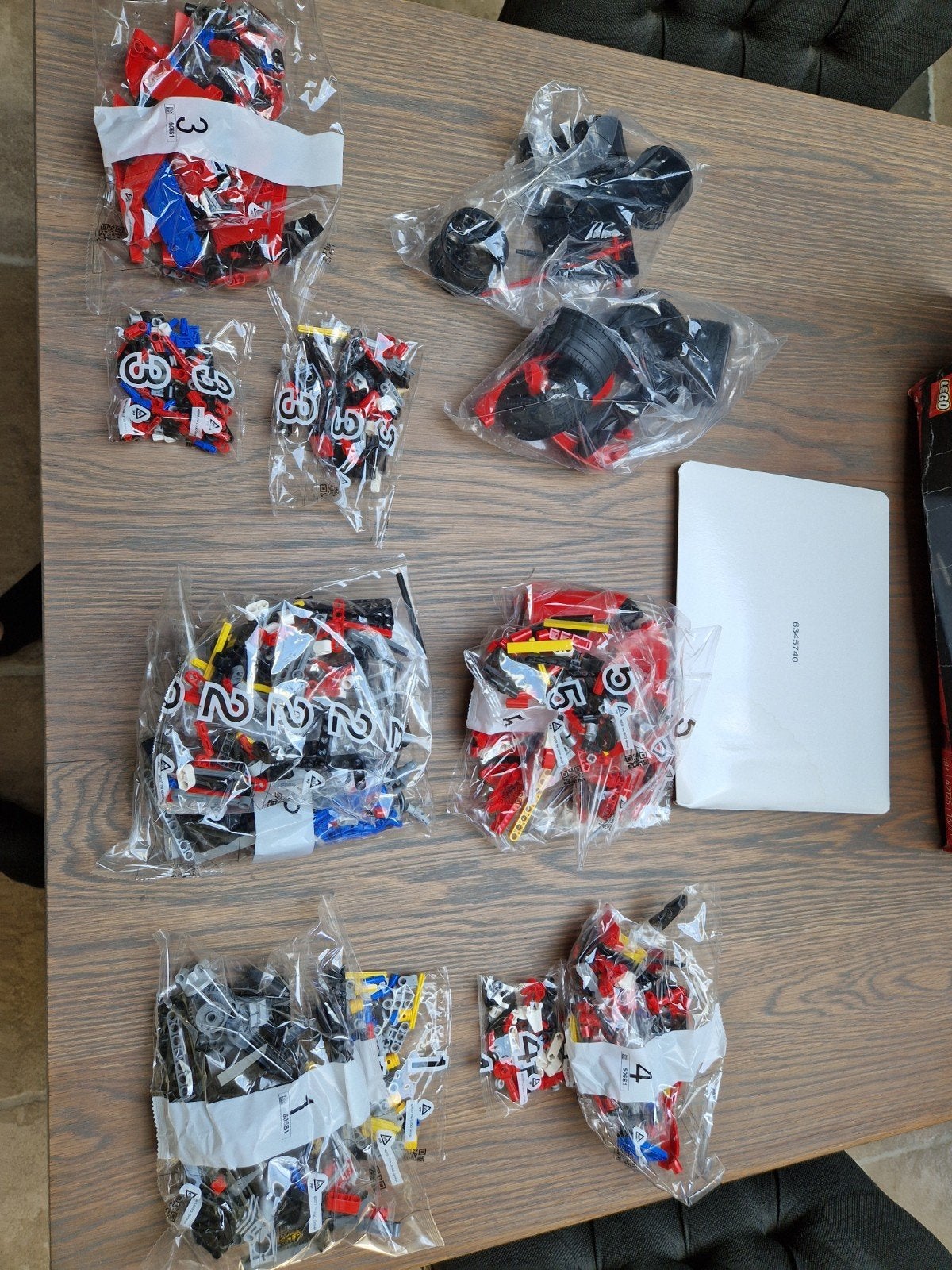 Technisch lego, rode Ferrari 488 GTE en 1677 stukjes., Lego, Ophalen of Verzenden, Zo goed als nieuw, Technic