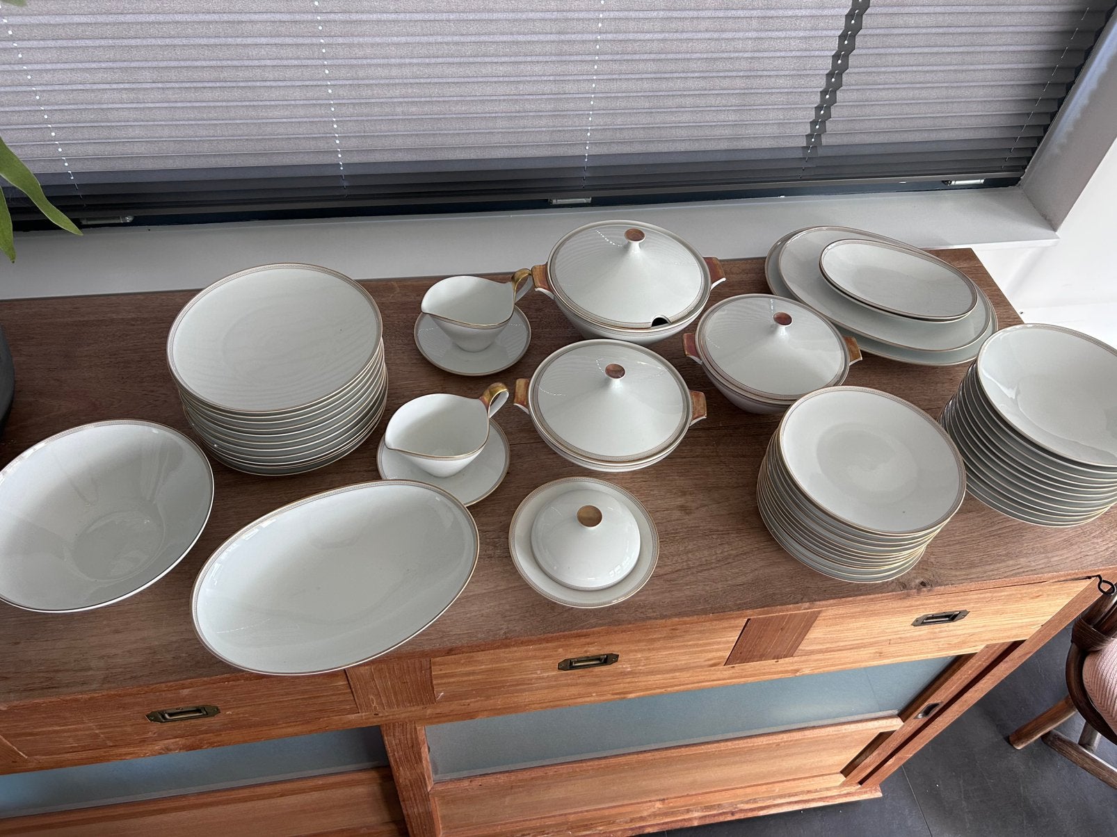 48 delig porseleinen servies, Ophalen