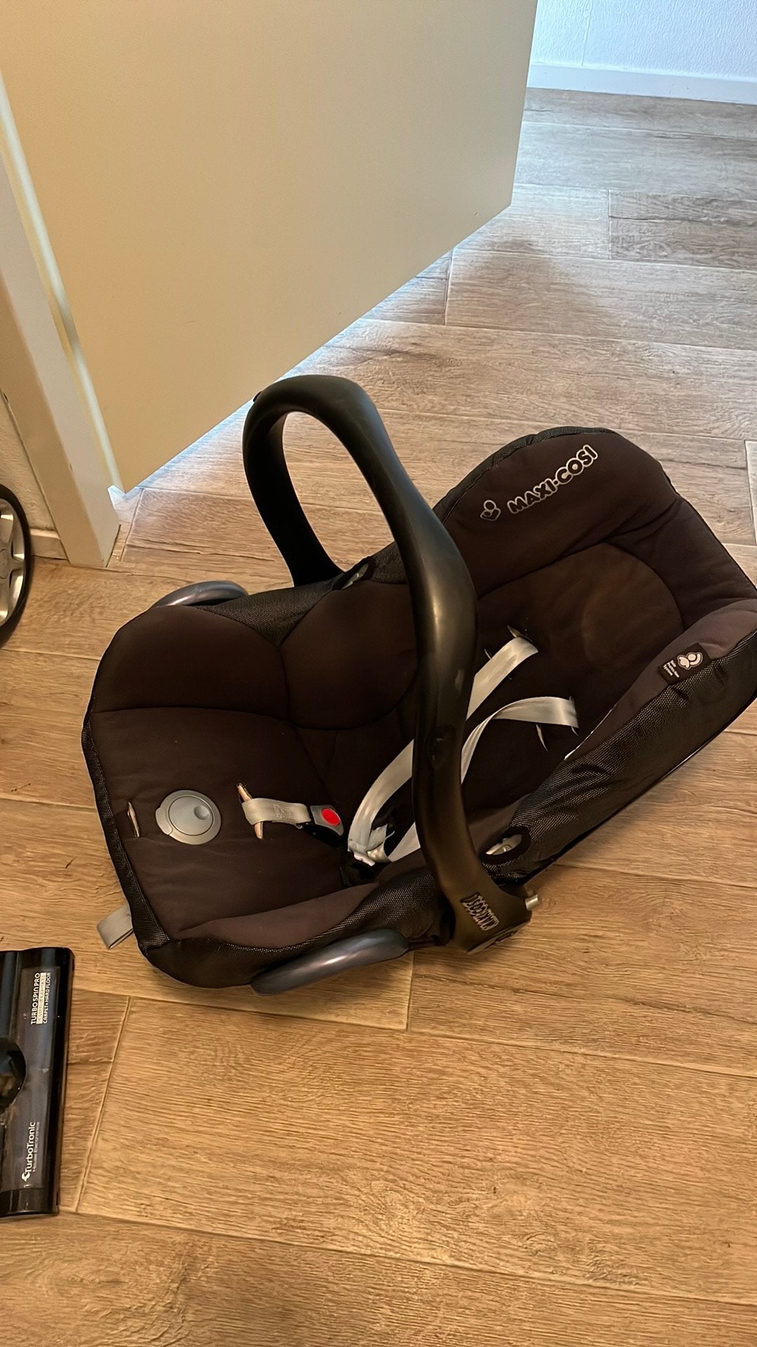 Maxi cosi met bevestiging in de auto, Ophalen, Gebruikt, Zwart, 30 cm of meer