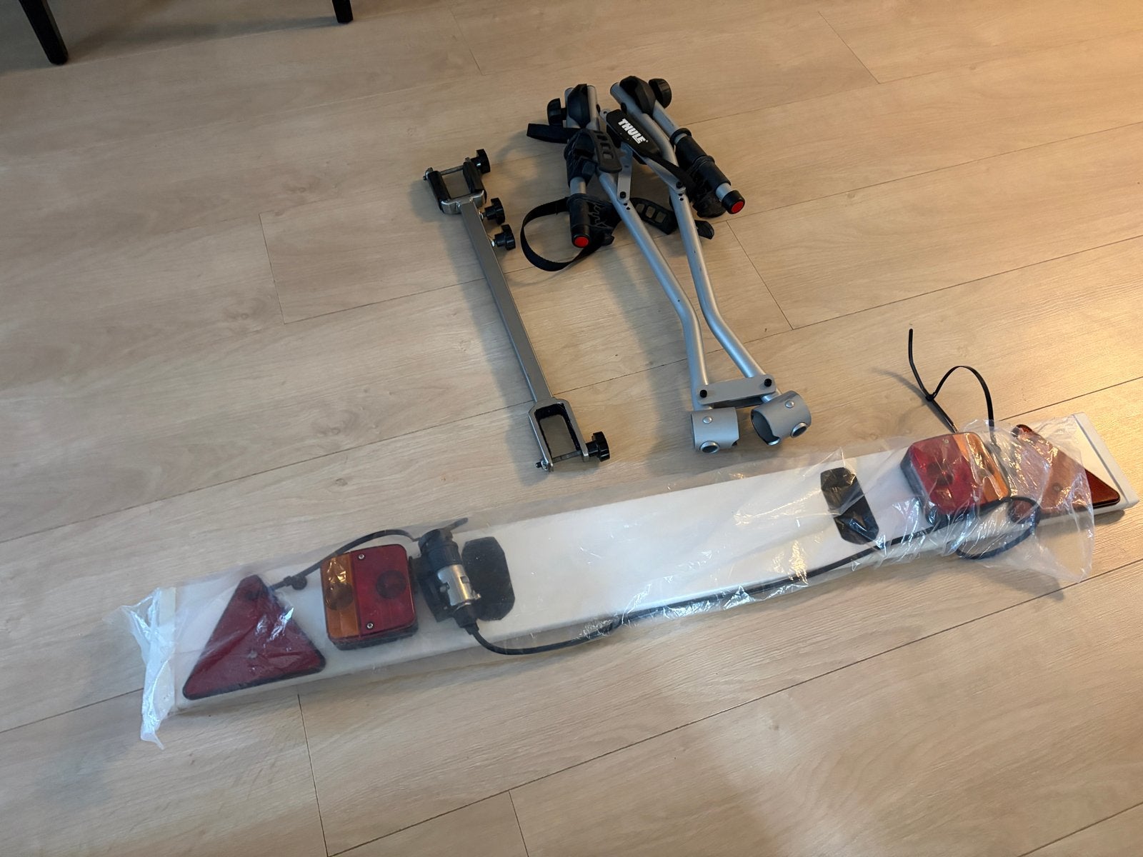 Thule Xpress Fietsendrager met kentekenplaathouder en stang, Ophalen, 2 fietsen, Gebruikt, Trekhaakdrager