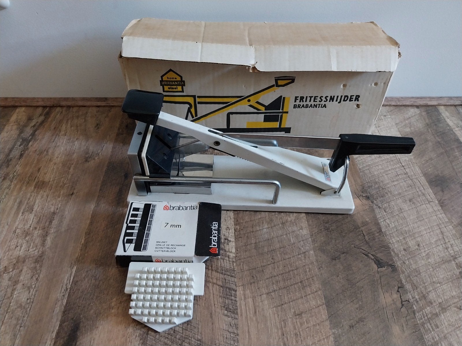 Brabantia Frietssnijder met 7mm snijset - Vintage, Minder dan 1 liter, Ophalen of Verzenden, Gebruikt