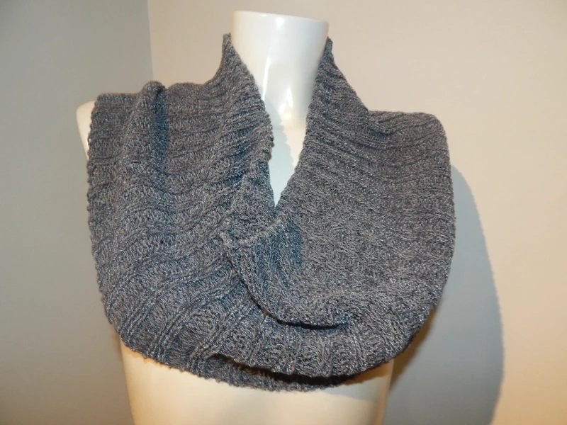 Sarah Pacini gebreide kol shawl grijs gebreid kabels, Kleding | Dames, Verzenden, Sarah Pacini, Maat 46/48 (XL) of groter, Zo goed als nieuw