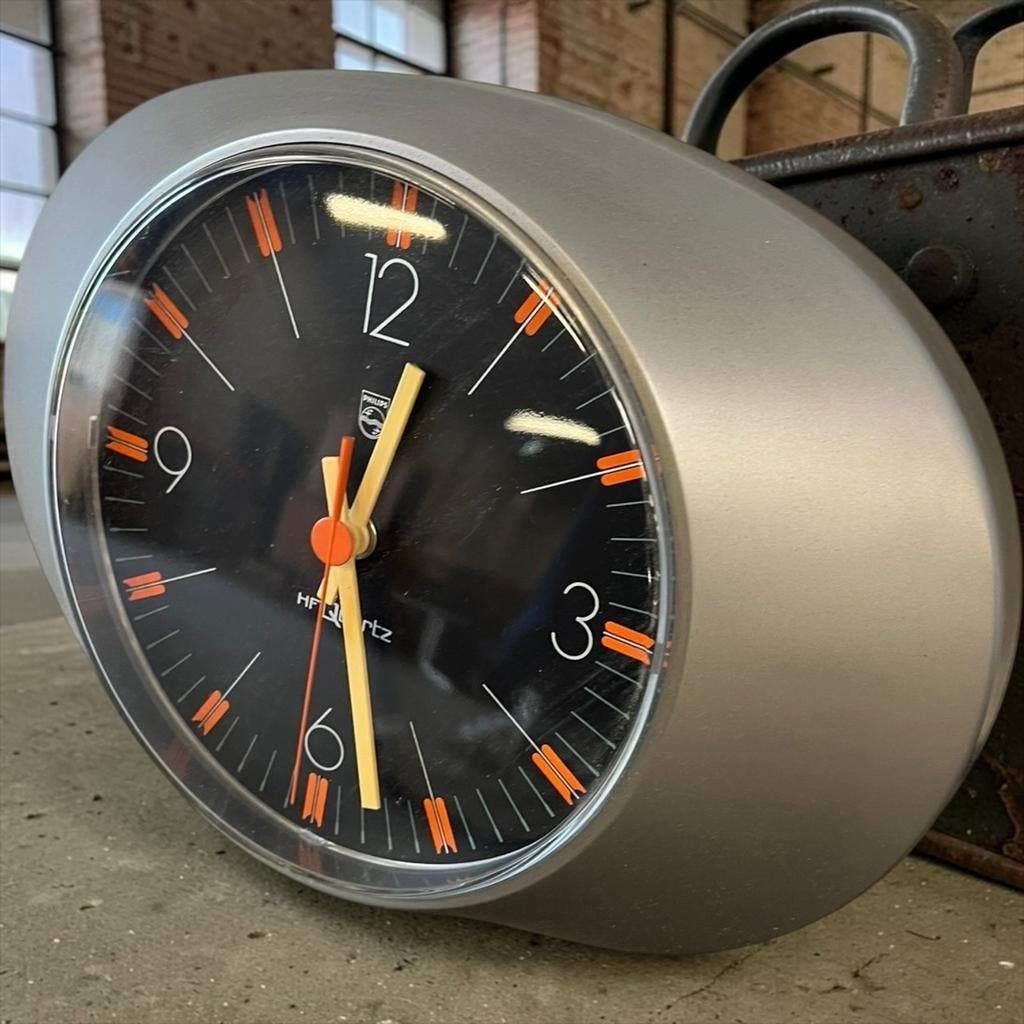 Vintage grijze space age muurklok / wandklok PHILIPS, Antiek en Kunst, Antiek | Klokken, Ophalen