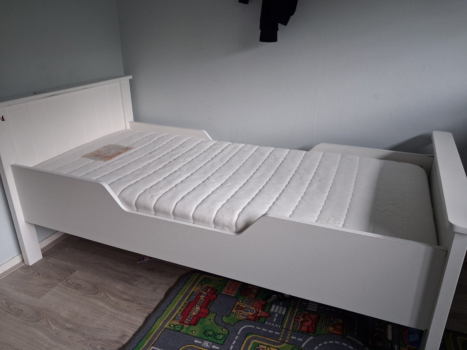 Kinderbed Peuterbed met wasbaar matras, dekbed en beddengoed, Ophalen, Gebruikt, Wit, 190 cm of minder