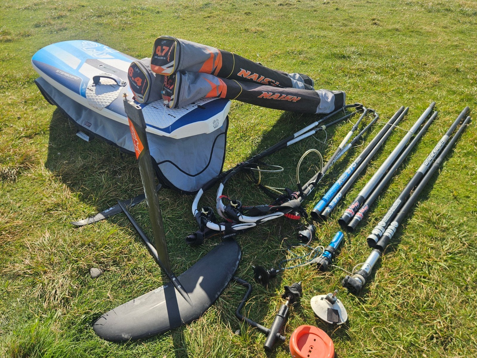 Complete windfoilset: Starboard FoilX, Naish zeilen, foils, Watersport en Boten, Windsurfen, Ophalen
