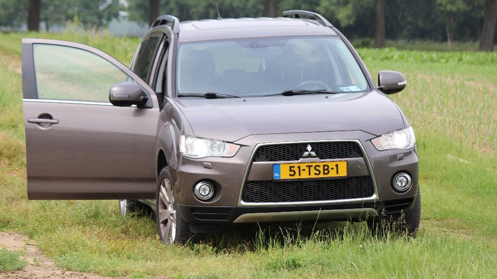 Mitsubishi Outlander 2.0 MPI 2WD CVT 2012 Bruin, Auto's, Mitsubishi, 1998 cc, Outlander, 4 cilinders, Bruin