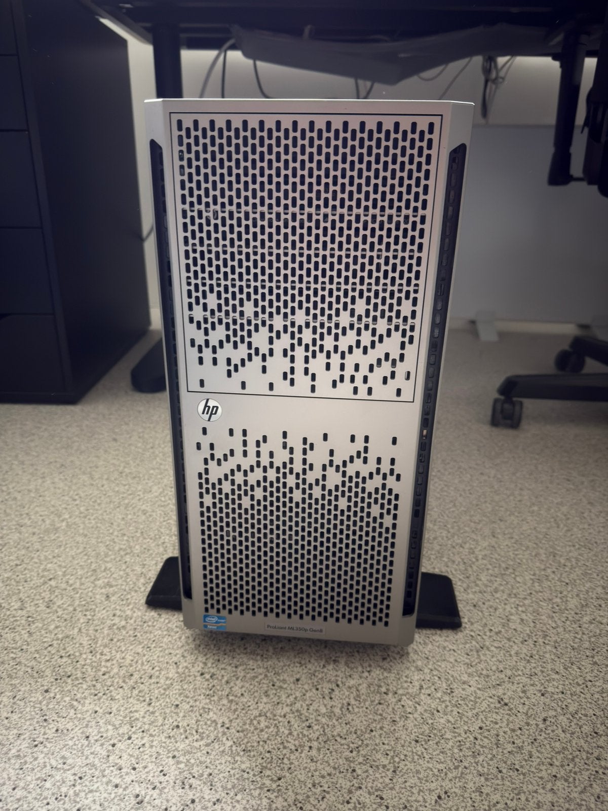 HP Proliant ML350p Gen8 in nette staat, Computers en Software, Servers, Ophalen, Zo goed als nieuw, 2 tot 3 Ghz