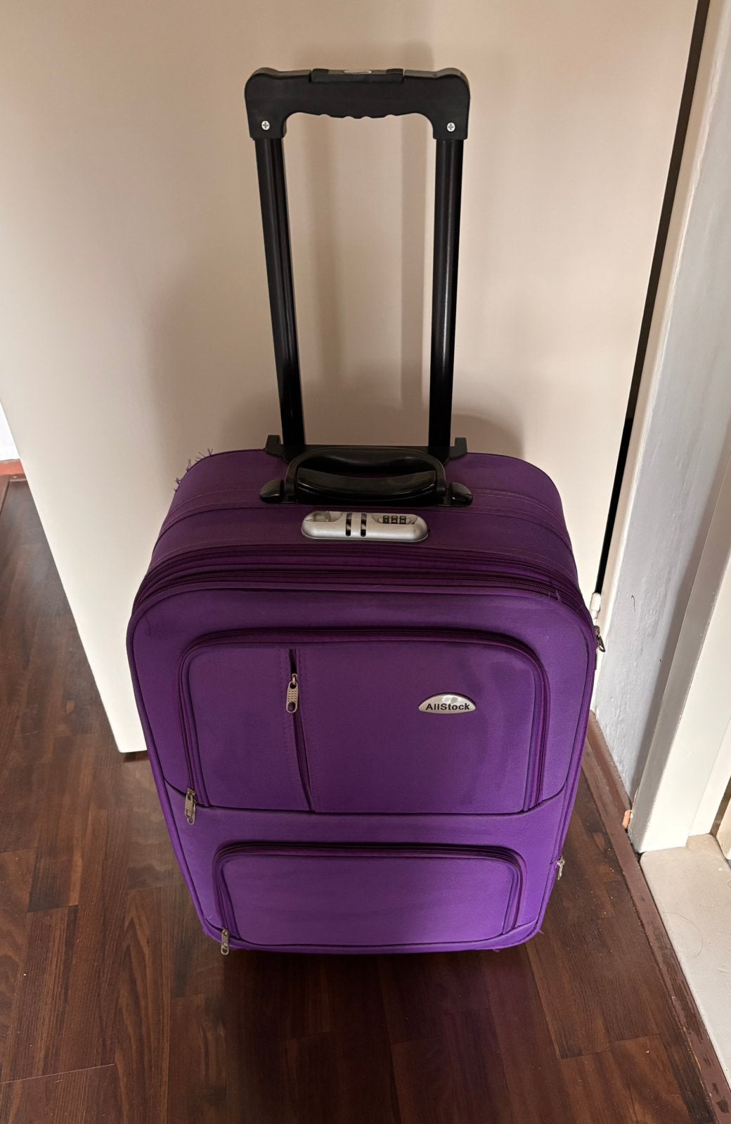 Paarse koffer – 65  45  25 cm, Gebruikt, Hard kunststof, 45 tot 55 cm, Wieltjes