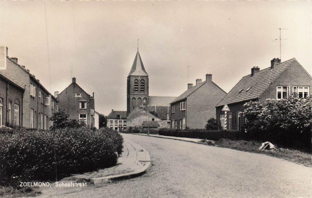 703-437-033 Zoelmond Schoolstraat, Verzamelen, Ansichtkaarten | Nederland, Verzenden, Voor 1920