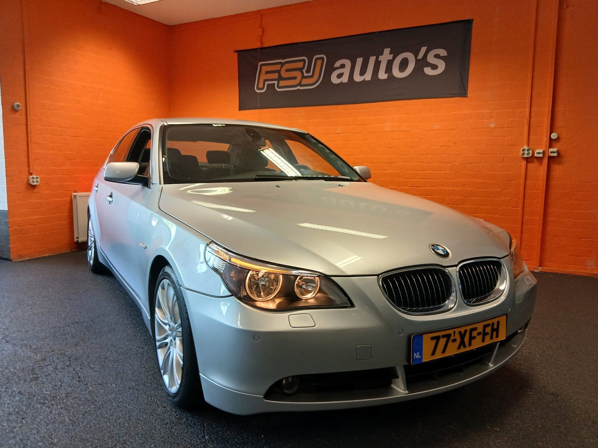 BMW 5-serie 523i / AUTOMAAT / BUSINESS-LINE / NAVI / AIRCO!, Auto's, BMW, Automaat, Zwart, 2497 cc, 1465 kg