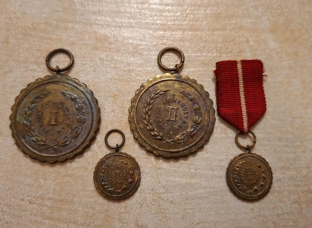Indonesische medailles politionele acties I en II / medaille, Ophalen of Verzenden, Azië, Lintje, Medaille of Wings