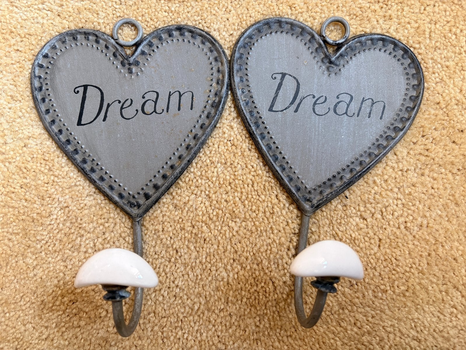 Set van 2 hartvormige ochtendjashaken  met 'Dream', Gebruikt, Ophalen of Verzenden, Landelijk, Metaal