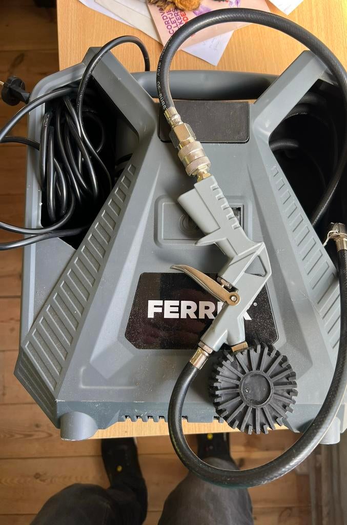Draagbare luchtcompressor van FERREX, Ophalen of Verzenden, Zo goed als nieuw, Minder dan 200 liter/min, Mobiel