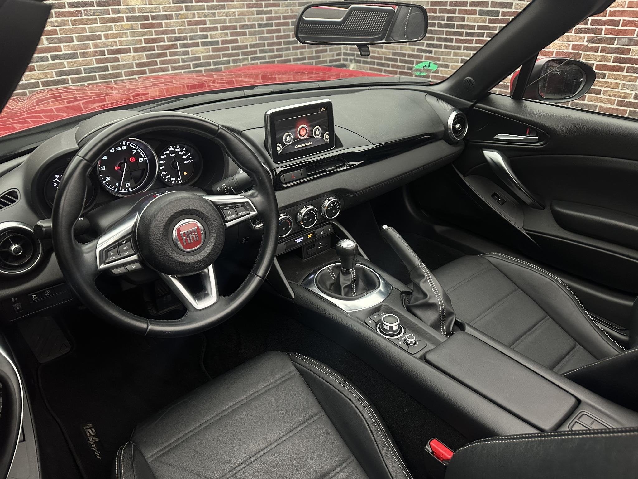 Fiat 124 Spider 1.4 MultiAir Turbo Lusso Cabrio| Camera, 1025 kg, Achterwielaandrijving, Gebruikt, Euro 6