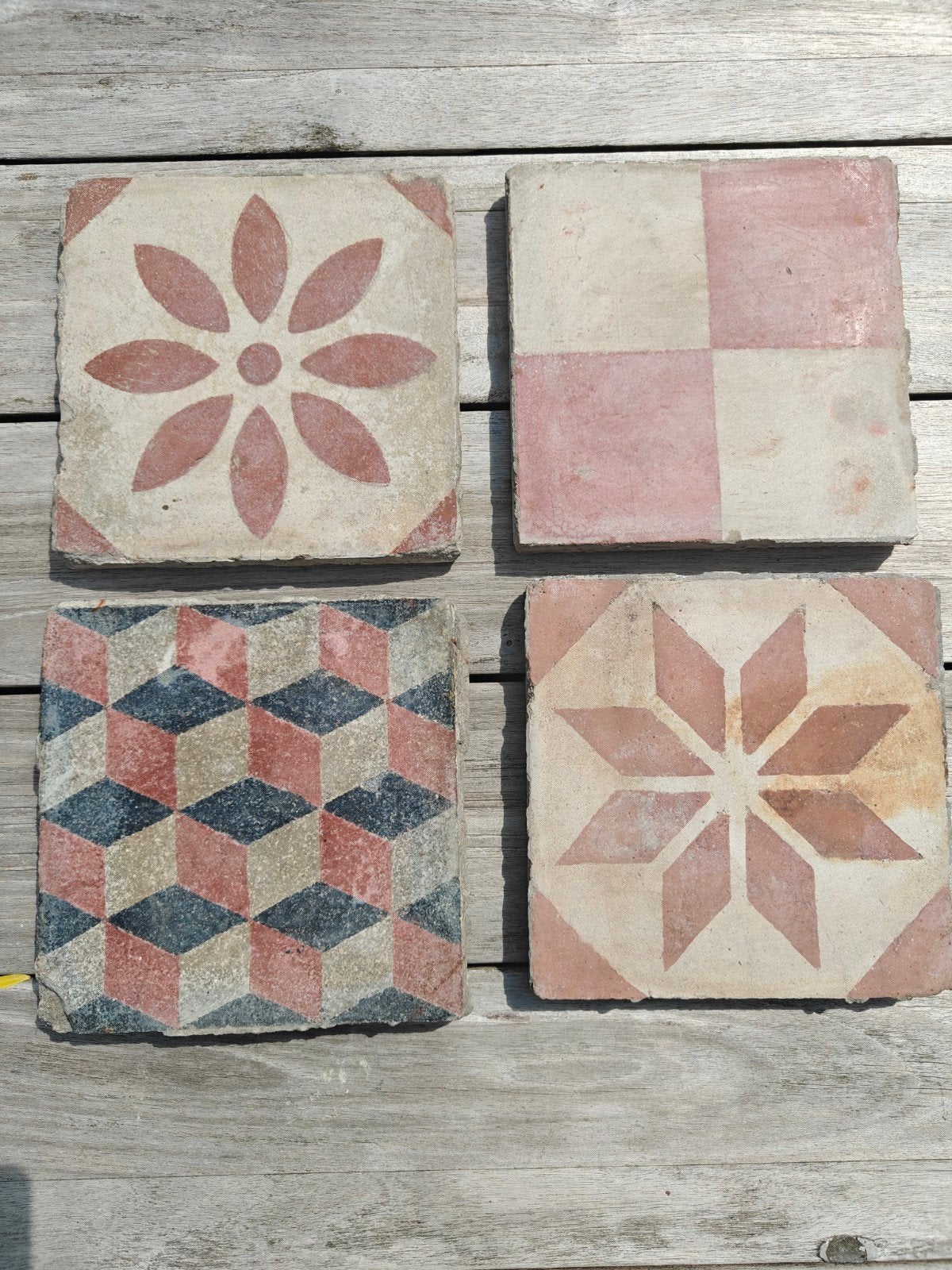 Zeer oude antieke vloertegels. Vier stuks 20 x 20 cm, Ophalen of Verzenden
