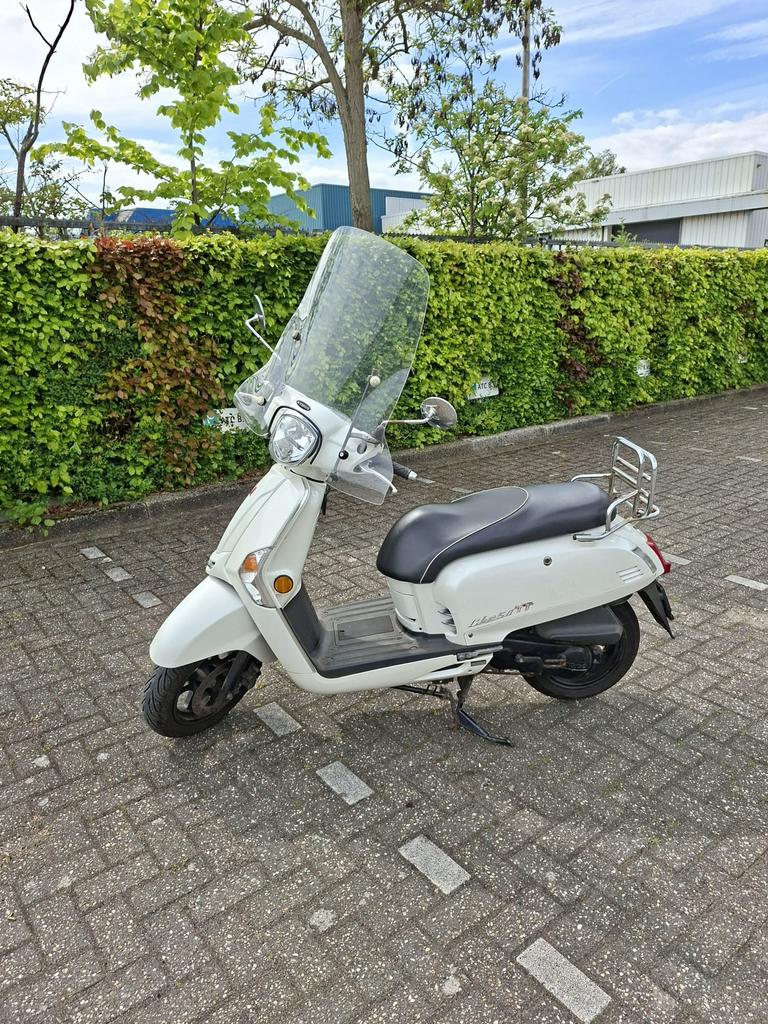 Nette goed onderhouden scooter Kymco Like TT uit 2016, Ophalen, Zo goed als nieuw, Like, Benzine