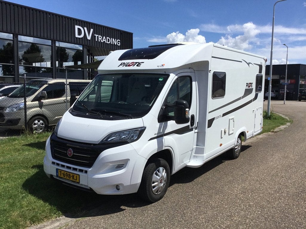 Pilote P650GJ 2x airco enkele bedden, Caravans en Kamperen, Campers, Pilote, Bedrijf, Startonderbreker, Standkachel