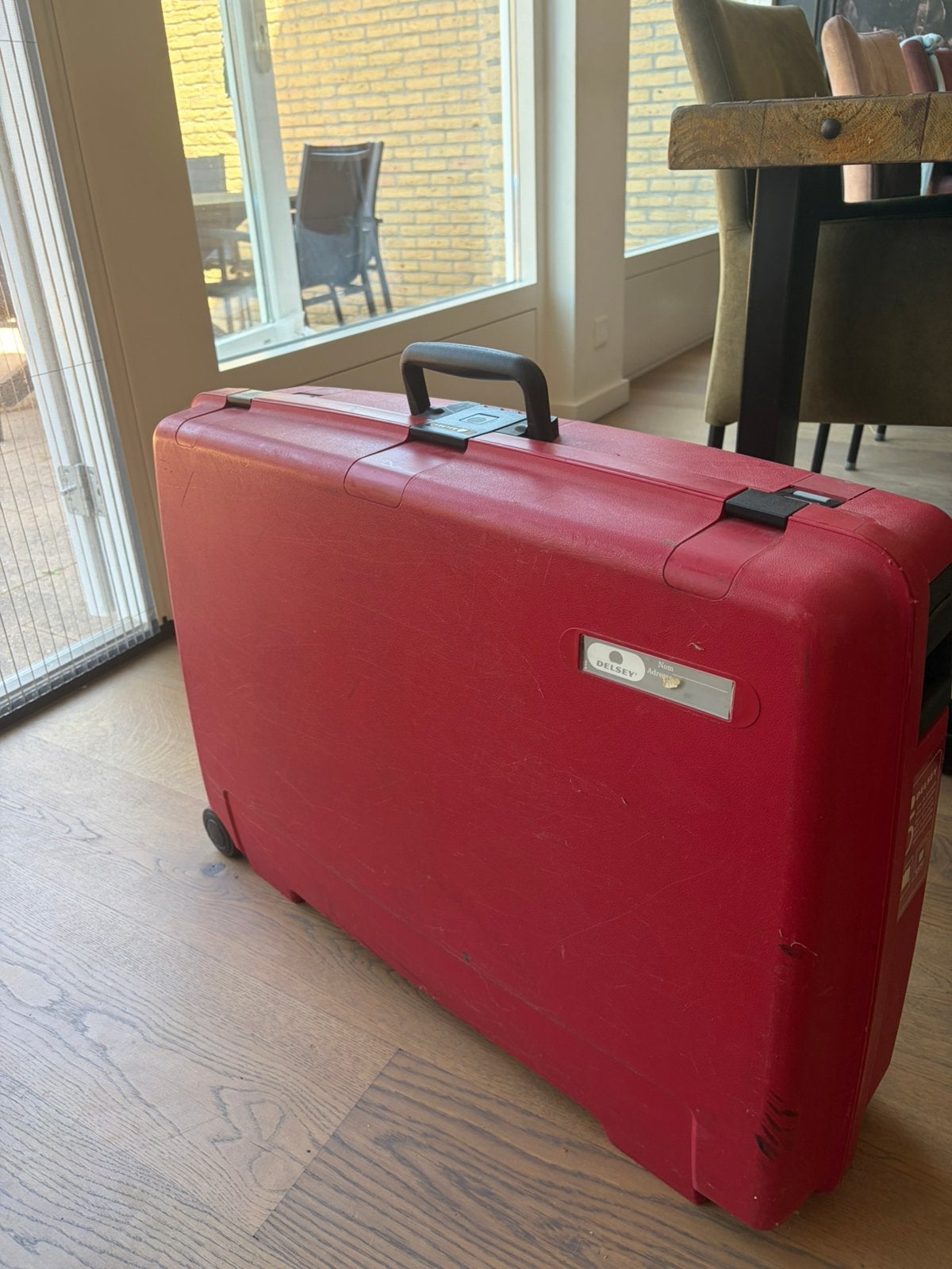 2 stevige grote koffers samsonite en delsey, Gebruikt, Hard kunststof, 55 cm of meer, Ophalen