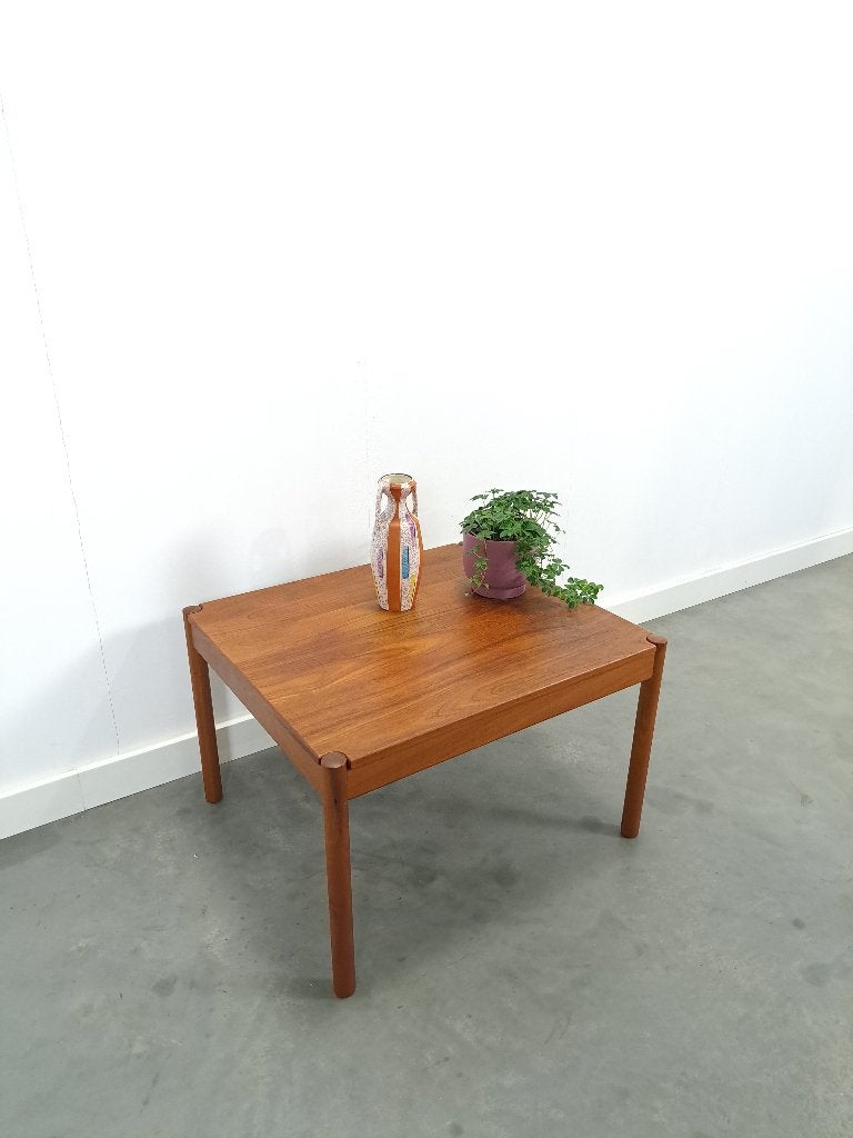 Vierkante Deense teak salontafel Magnus Olesen, Gebruikt, 50 tot 100 cm, Teakhout, Scandinavische, vintage