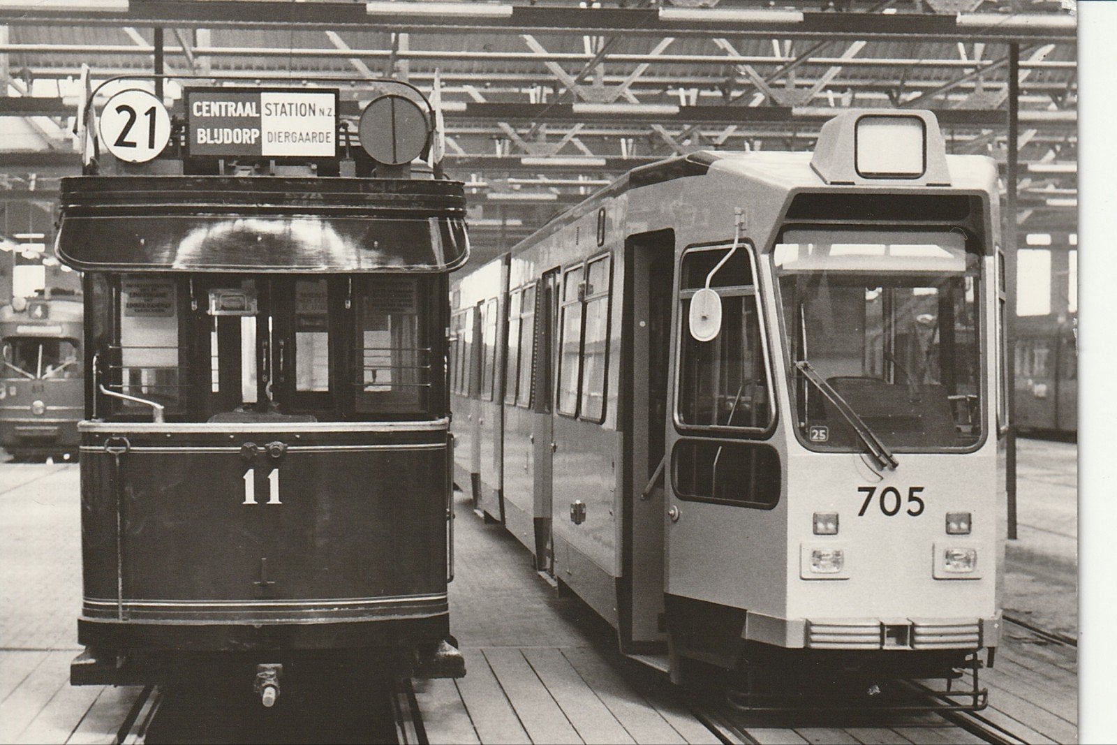 ROTTERDAM REMISE HILLEGERSBERG RET TRAM 11, GELEDE TRAM 705, Ophalen of Verzenden, 1980 tot heden, Ongelopen, Zuid-Holland