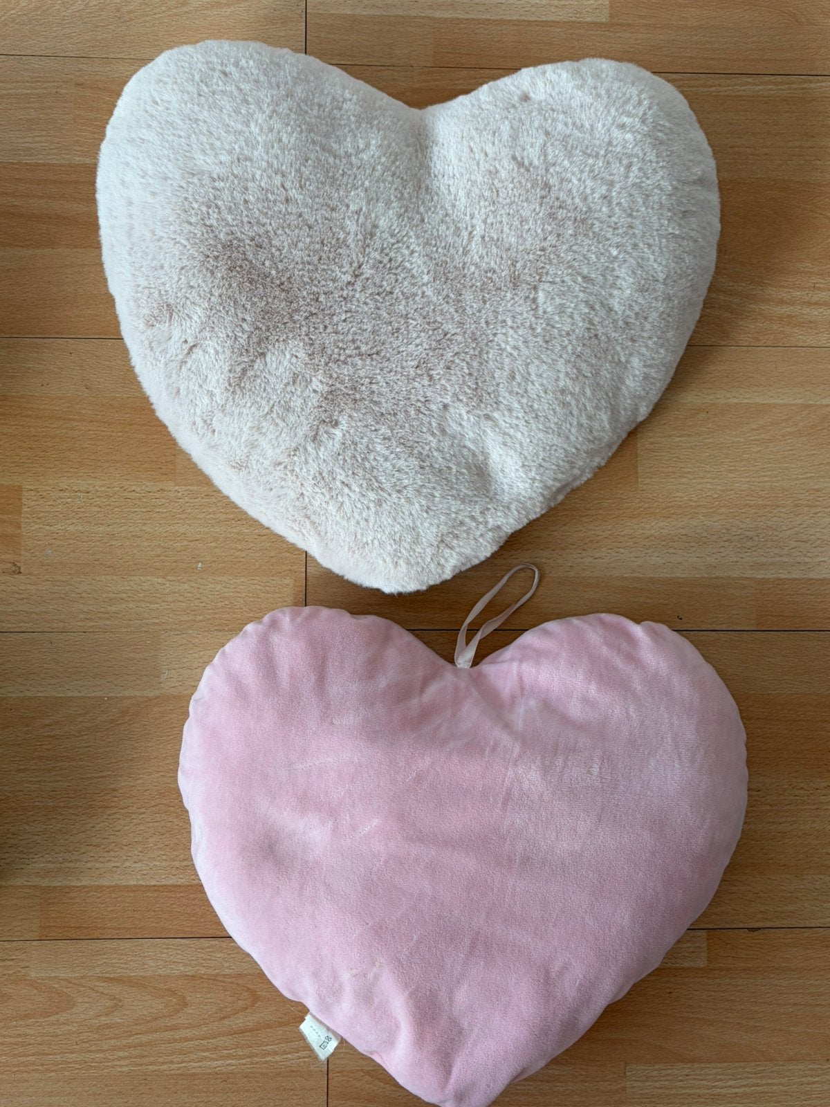 Twee roze hartjes kussens. Zgan, Ophalen of Verzenden, Zo goed als nieuw, Sierkussen, Roze