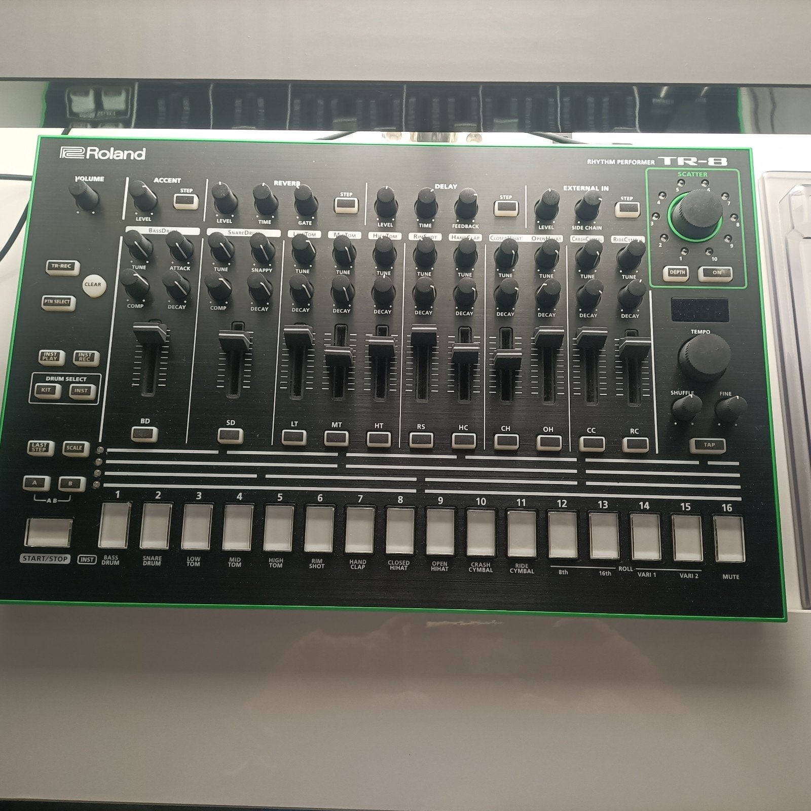 Roland tr-8 + decksaver, Muziek en Instrumenten, Drumcomputers, Ophalen, Zo goed als nieuw, Roland