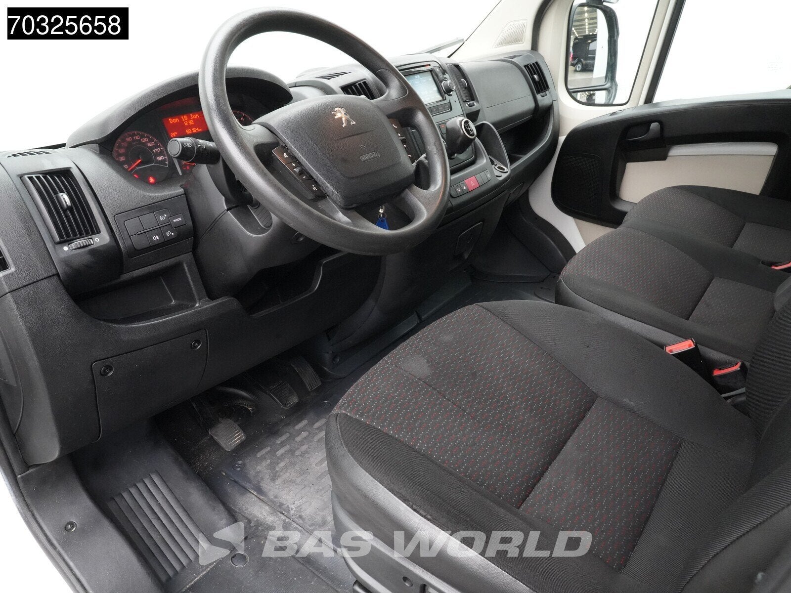 Peugeot Boxer 130pk Dubbel Cabine Open Laadbak Airco Trekhaa, Stof, Gebruikt, Euro 6, 4 cilinders