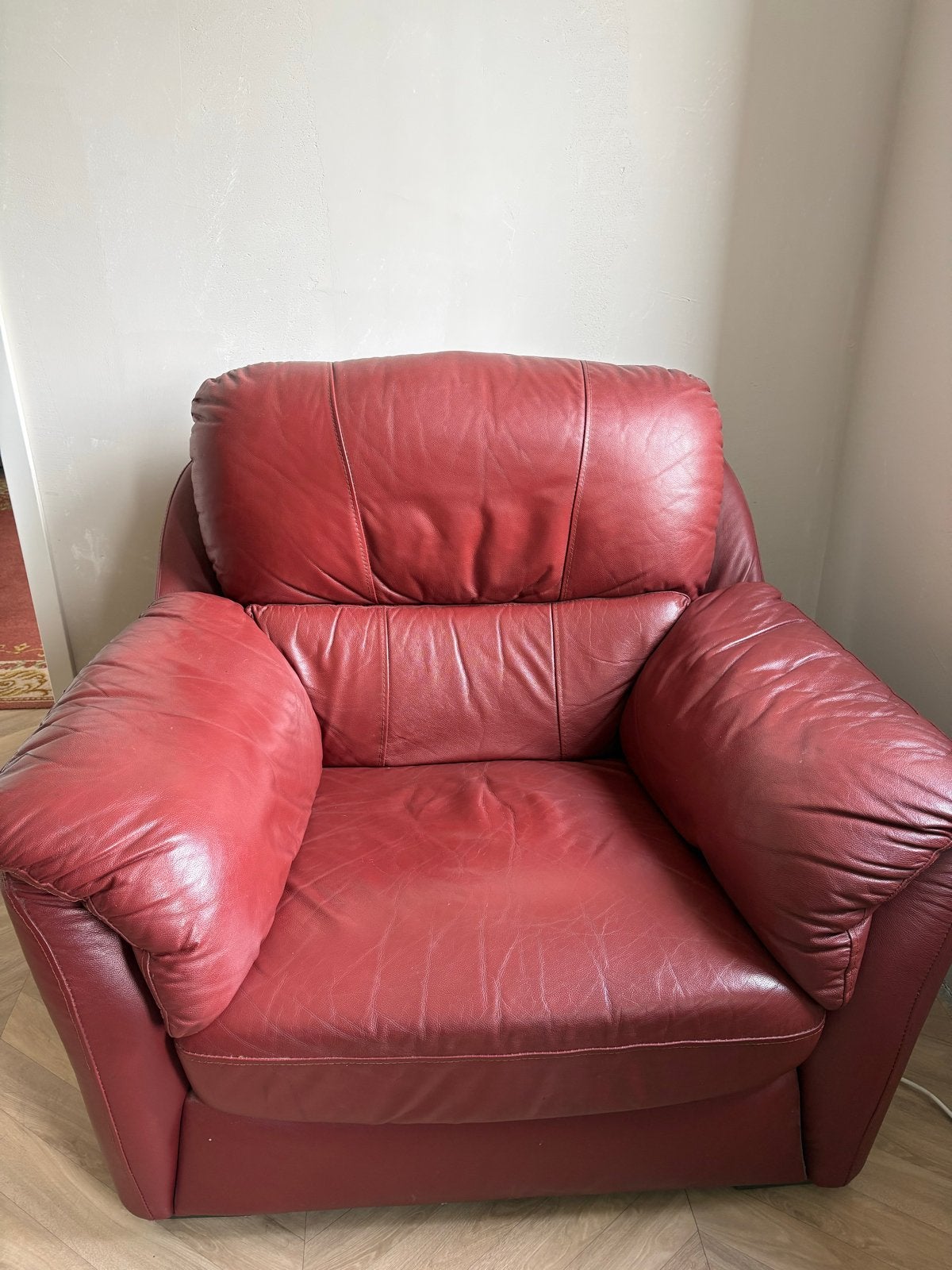 Gratis: rode fauteuil, Huis en Inrichting, Fauteuils, Ophalen, Gebruikt, Leer, 75 tot 100 cm