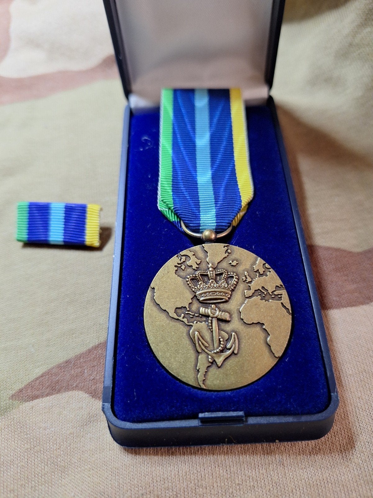 Marine medaille in doosje met baton, Verzenden, Marine, Nederland, Lintje, Medaille of Wings