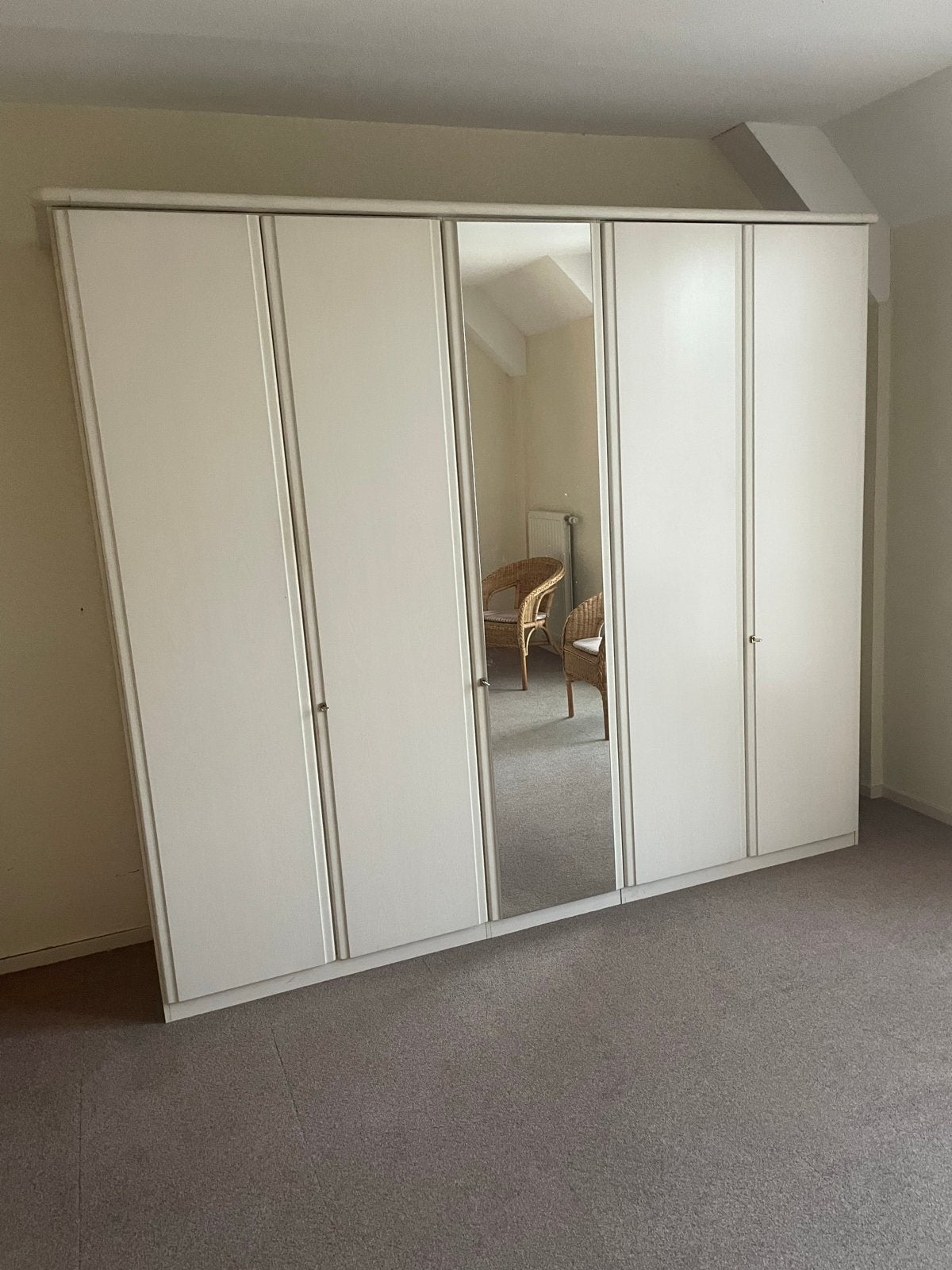 Degelijke kledingkast met hang- en leggedeelte en spiegel, Huis en Inrichting, Gebruikt, 200 cm of meer, 150 tot 200 cm, Ophalen of Verzenden