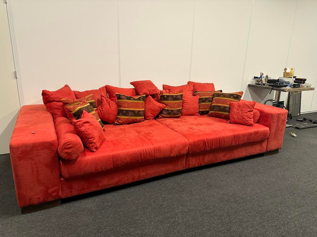 Vintage bank - Comfortabele rode bank met kussens, Huis en Inrichting, Banken | Bankstellen, Ophalen, Gebruikt, 100 tot 125 cm