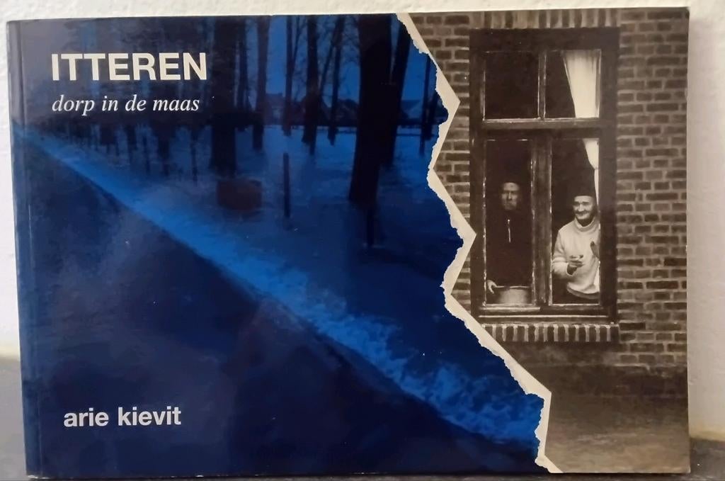 ITTEREN DORP IN DE MAAS Fotografisch verslag Watersnood 1995, Boeken, Ophalen of Verzenden