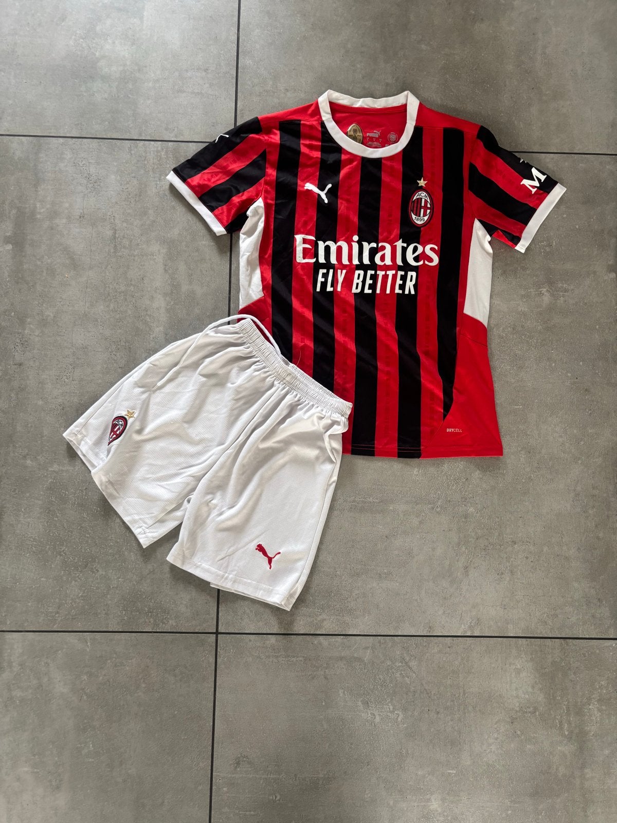 AC Milan Thuisshirt en Broekje Maat S, Maat S, Ophalen of Verzenden, Gebruikt, Set