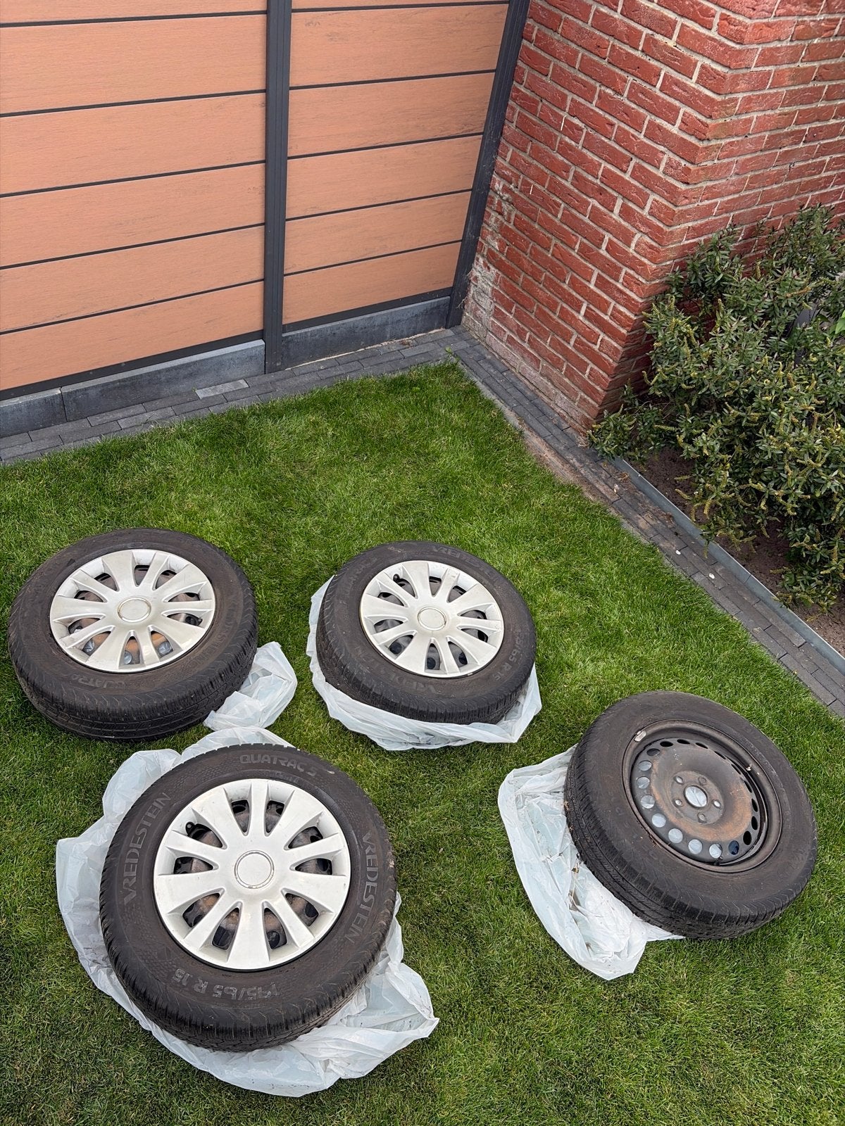 Vredestein All Season banden op stalen velgen (195/65 R15), Ophalen, Gebruikt, 15 inch, Banden en Velgen