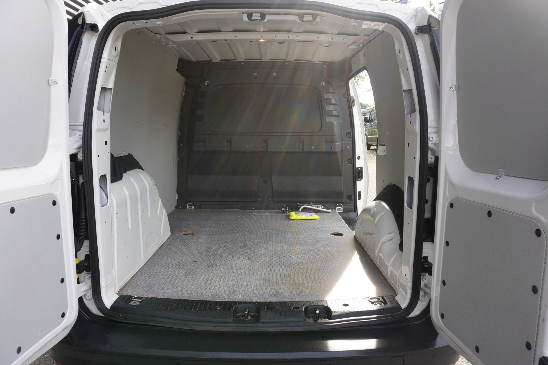 Volkswagen Caddy Cargo 102PK Apple Carplay Parkeersensoren M, Auto's, Voorwielaandrijving, 1518 kg, Gebruikt, 4 cilinders