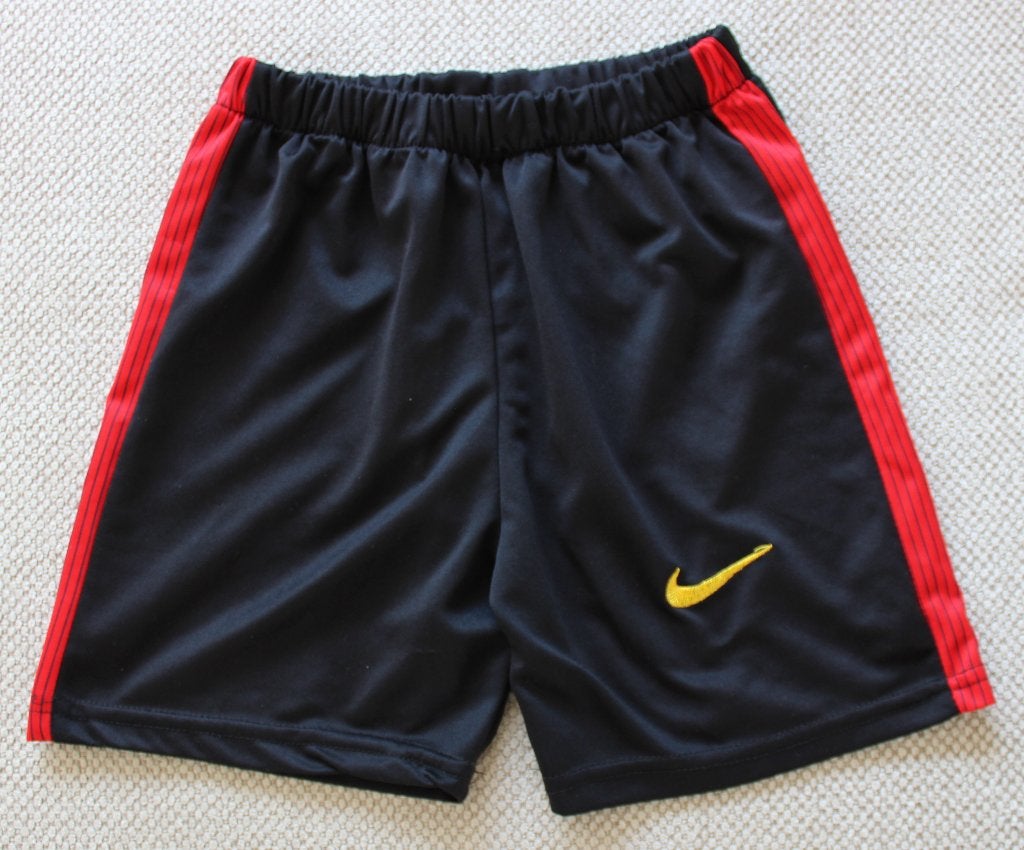 Sportshort  van Nike 122, Kinderen en Baby's, Kinderkleding | Maat 122, Gebruikt, Sport- of Zwemkleding, Ophalen of Verzenden