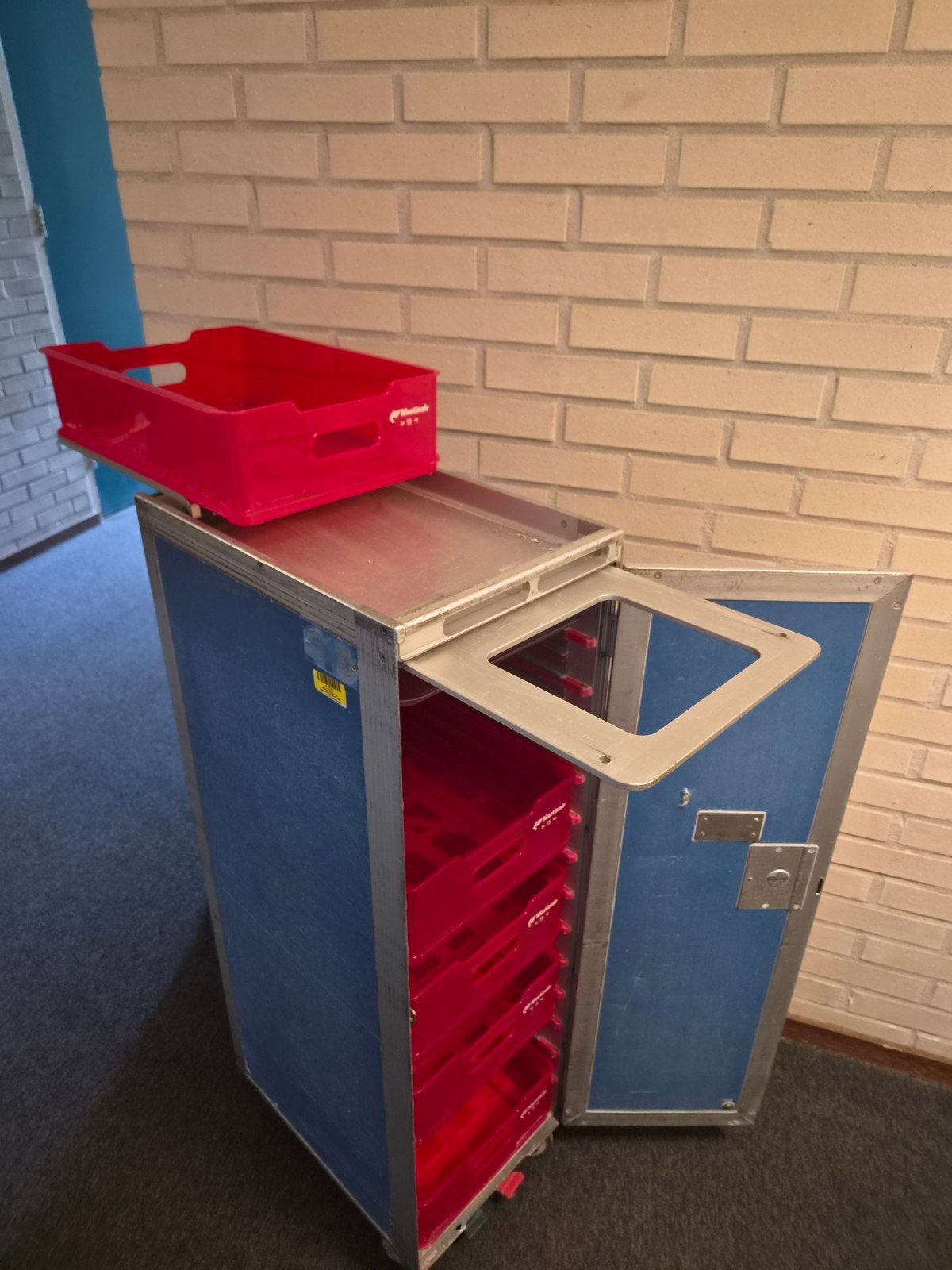 Vintage vliegtuig trolley met 5 rode lades, Ophalen, Gebruikt, Overige typen