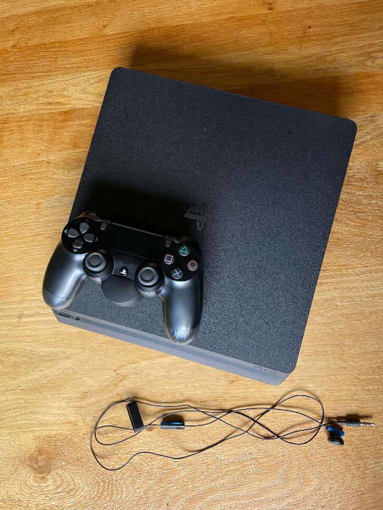 PlayStation 4 Slim met controller en accessoire, 500 GB, Ophalen of Verzenden, Zo goed als nieuw, Met 1 controller