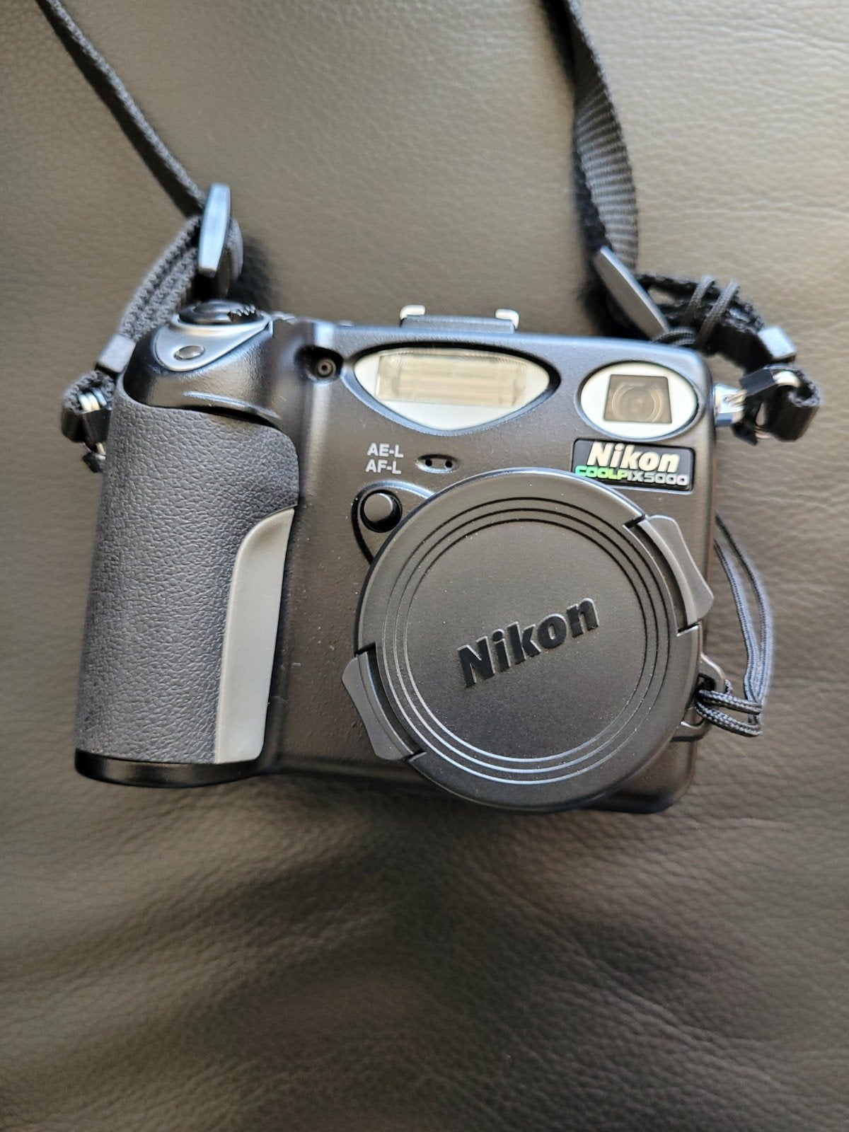 Nikon Coolpix 5000 digitale camera met draaibare lens, Gebruikt, Lensdop, Ingebouwde flitser, Ophalen of Verzenden