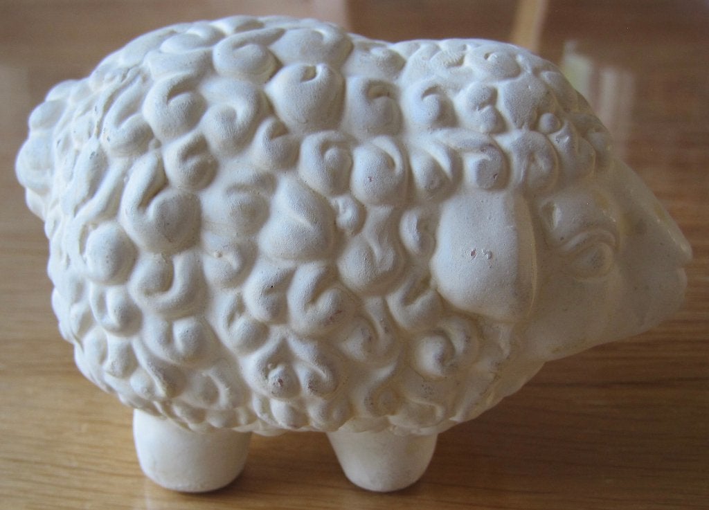 een beeldje van een schaap - 10 bij 7 centimeter, Ophalen of Verzenden, Zo goed als nieuw, Dier