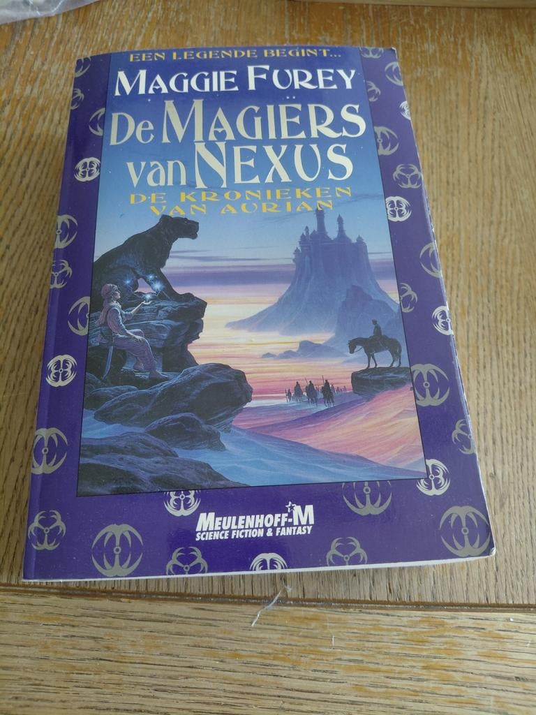 De Magiers van Nexus - Maggie Furey (Fantasy Boek), Boeken, Ophalen of Verzenden, Gelezen, Maggie Furey