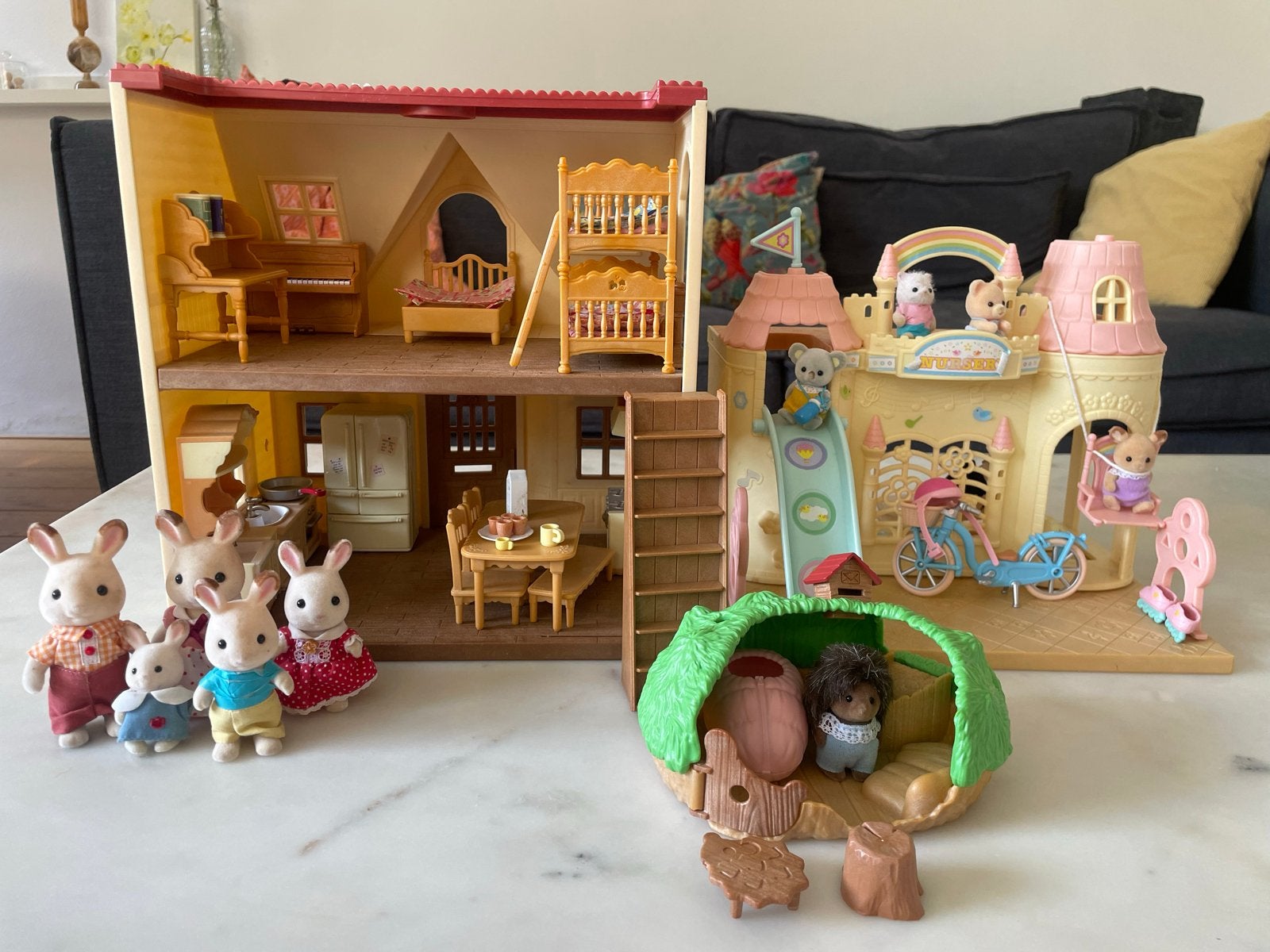 Sylvanian Families Poppenhuis met Kinderdagverblijf en veel, Ophalen, Gebruikt, Poppenhuis