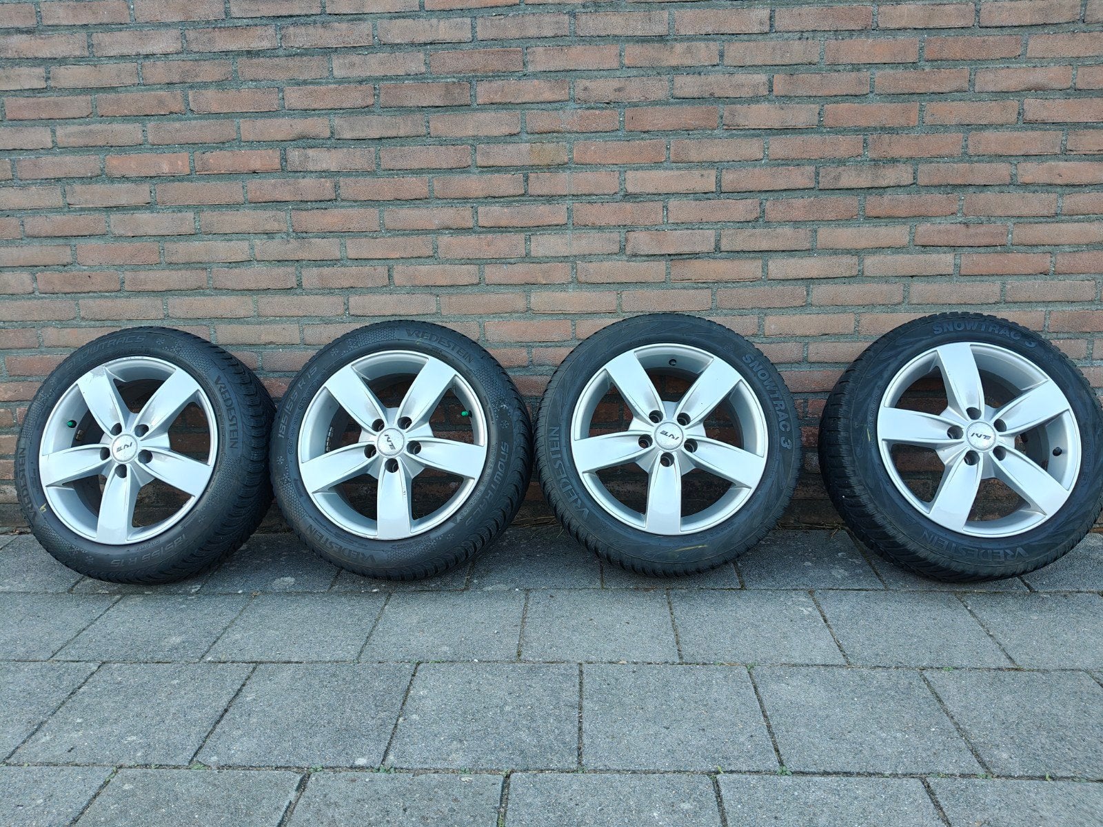 Vredestein winterbanden 185/55/15 op lichtmetalen velgen, Ophalen, Gebruikt, 15 inch, Banden en Velgen