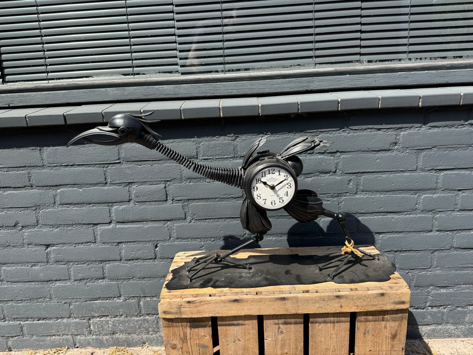 Unieke metalen vogelklok - Vintage kunstwerk, Ophalen, Gebruikt, Analoog, Overige typen