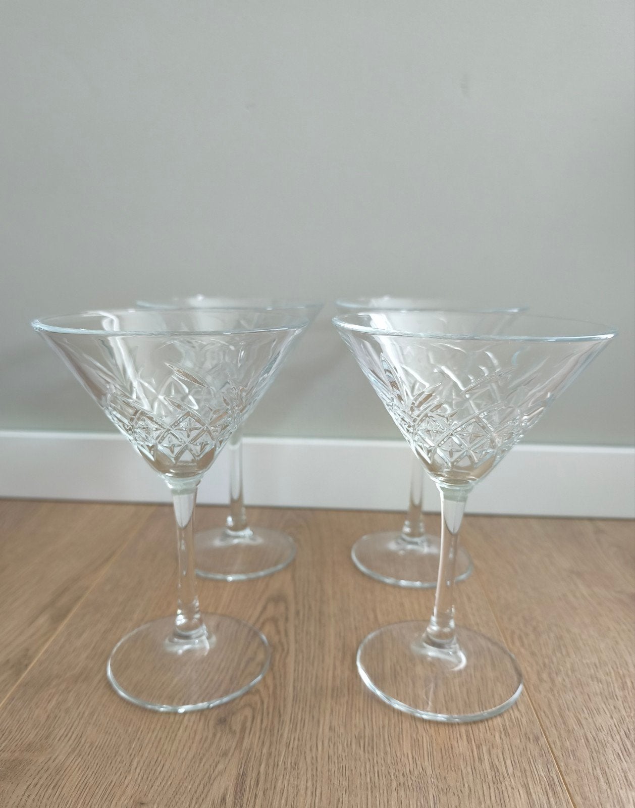 4 nieuwe martini cocktail glazen, Ophalen