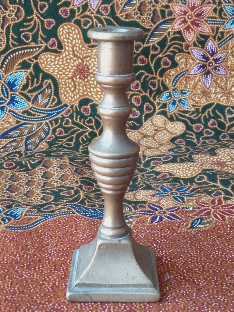 Mooi stel antieke kandelaartjes uit Engeland 9,3 cm. 1900., Antiek en Kunst, Ophalen of Verzenden, Koper of Brons