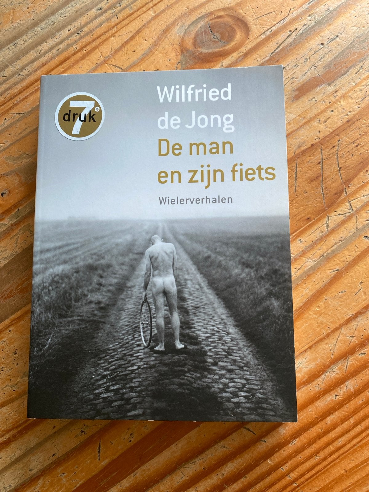 Wilfried de Jong - De man en zijn fiets (Wielerverhalen), Boeken, Sportboeken, Ophalen of Verzenden, Zo goed als nieuw, Lopen en Fietsen