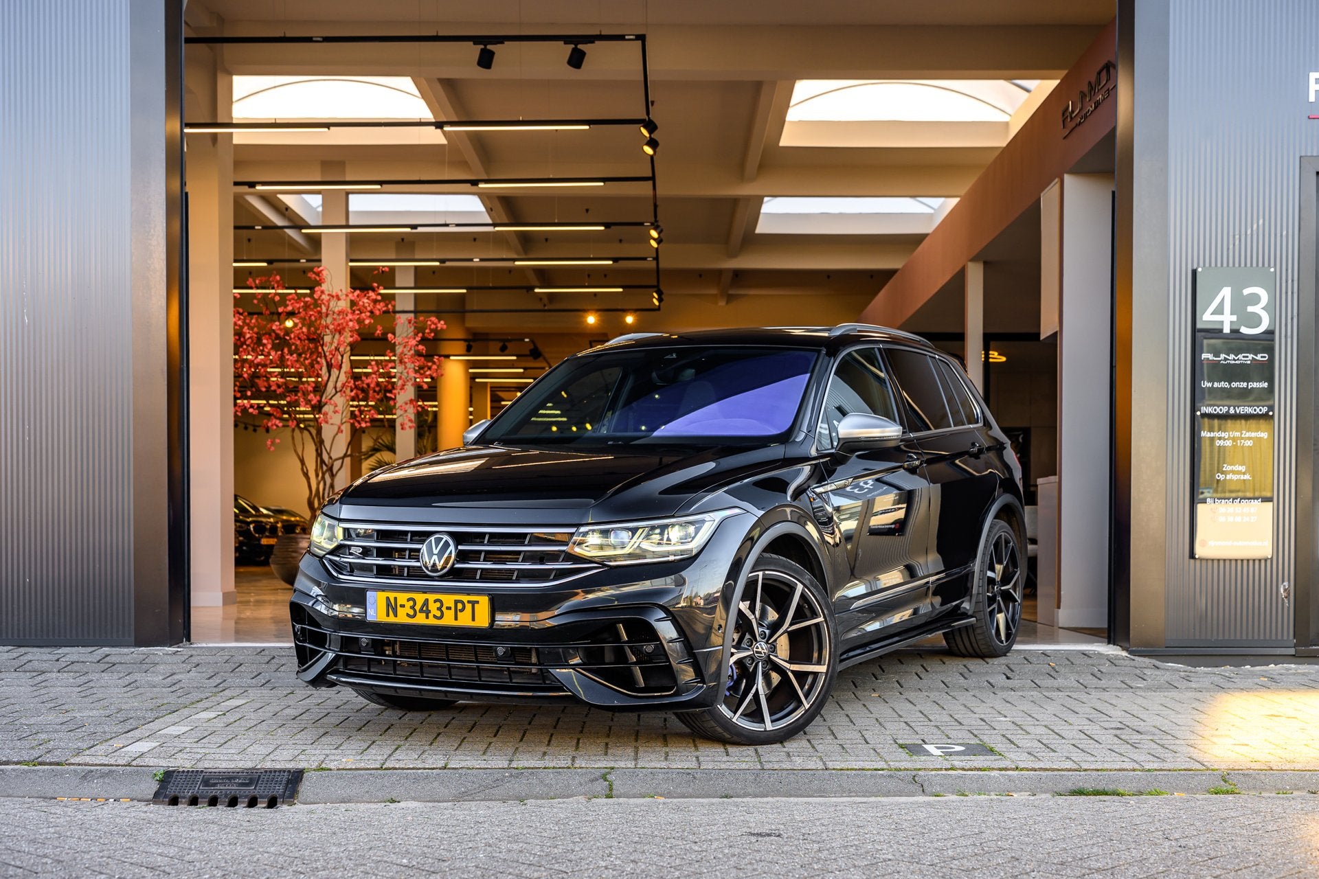 Volkswagen Tiguan R 2.0 TSI 320pk 4Motion DSG|Pano|ACC |Lane, Auto's, Volkswagen, Automaat, Gebruikt, 4 cilinders, 1984 cc
