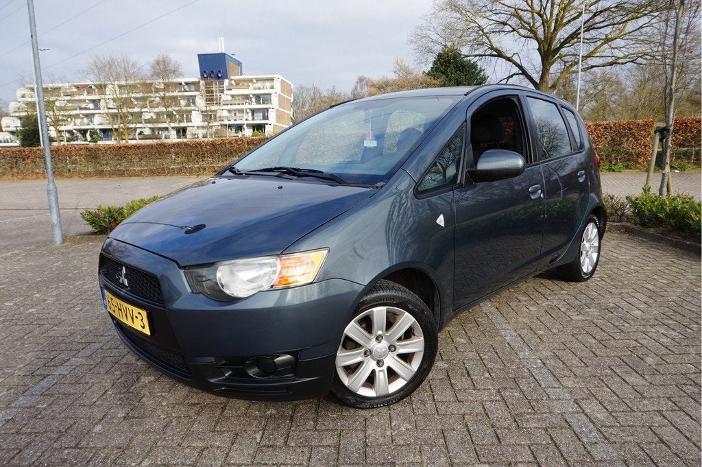 Mitsubishi Colt 1.3 Invite (bj 2009), Stof, Gebruikt, 31 €/maand, 4 cilinders